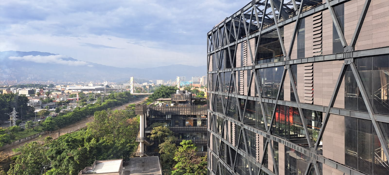 Resumen de nuestra gira por Colombia: Conectamos con actores clave del ecosistema y volvemos con acuerdos en marcha, oportunidades de pilotos y una hoja de ruta clara, con foco en adopción y ROI.